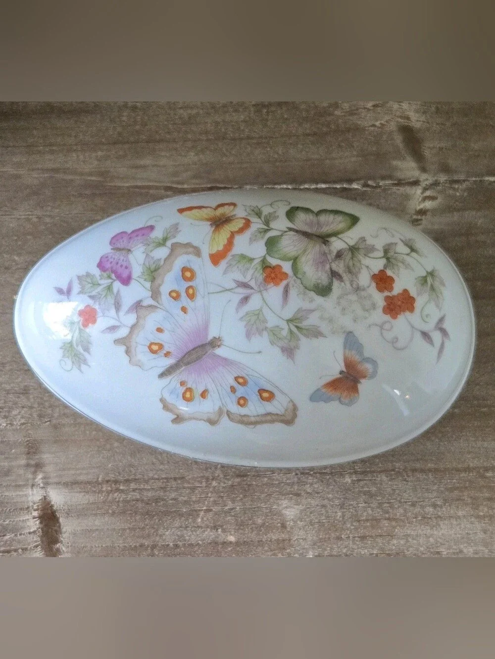 Vtg 1979 Avon Porcelain Ceramic Egg Trinket / Jewelry Box, Storage, 22k Gold